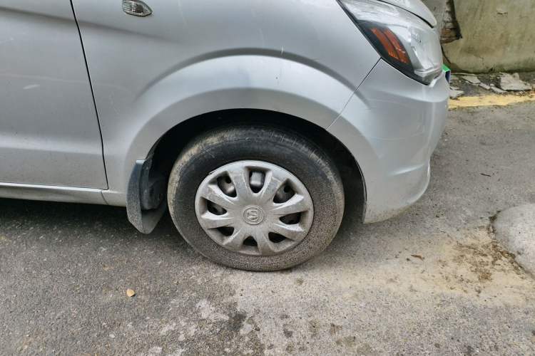 Used BAIC Weiwang M20 2014 1.5L practical type BJ415A Right Front Wheel Hub