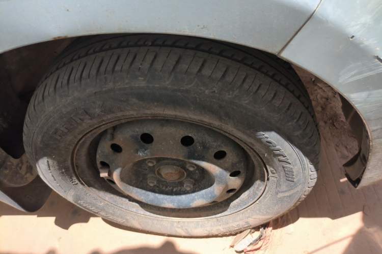 Used BAIC Weiwang M20 2014 1.5L practical type BJ415A Right Front Wheel Hub