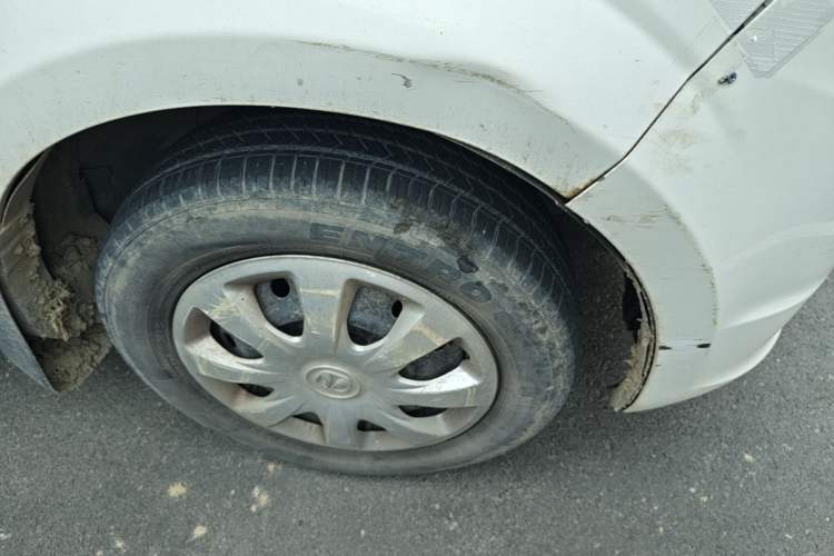 Used BAIC Weiwang M20 2014 1.5L practical type BJ415A Right Front Wheel Hub