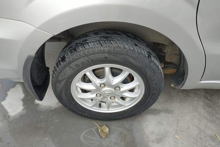 Used BAIC Weiwang M20 2014 1.5L Comfort Version BJ415B Right Rear Wheel Hub