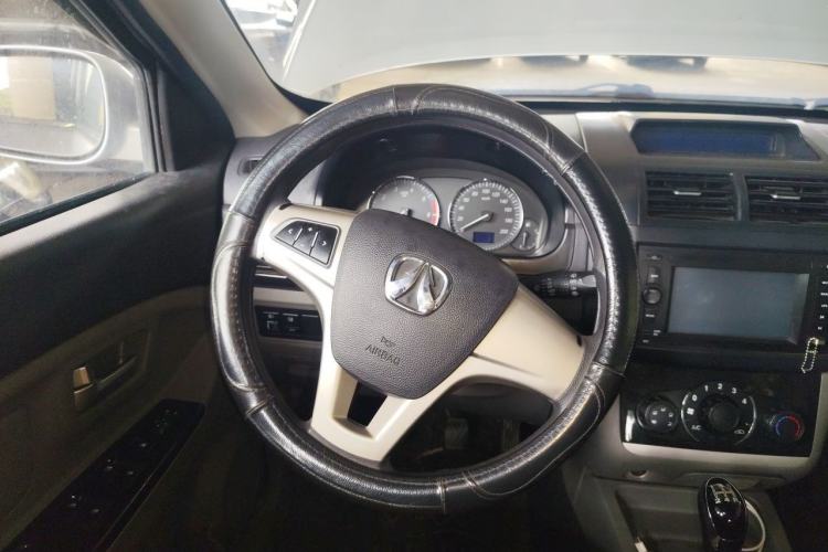 Used BAIC Weiwang M20 2014 1.5L Luxury Version BJ415B Steering Wheel