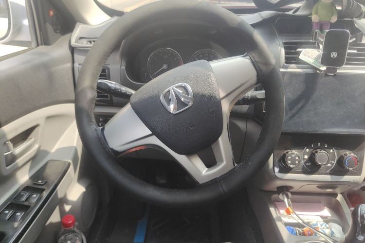 Used BAIC Weiwang M20 2014 1.5L practical type BJ415A Steering Wheel