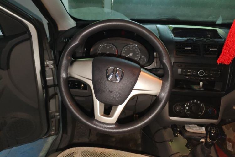 Used BAIC Weiwang M20 2014 1.5L practical type BJ415A Steering Wheel