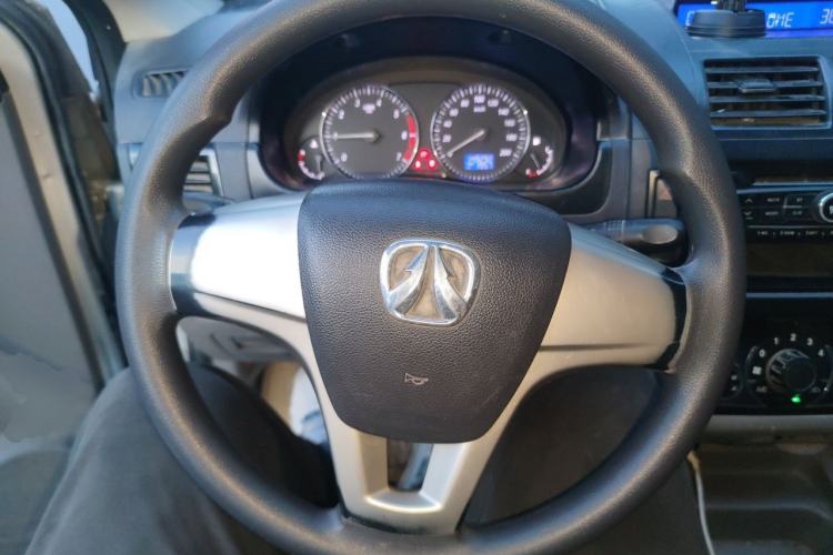 Used BAIC Weiwang M20 2014 1.5L practical type BJ415A Steering Wheel