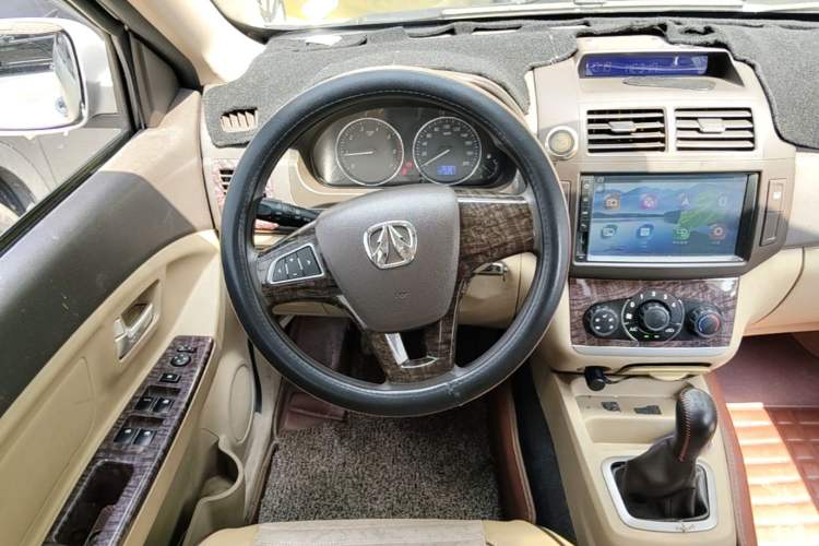 Used BAIC Weiwang M20 2014 1.5L Luxury DAM15DL Steering Wheel