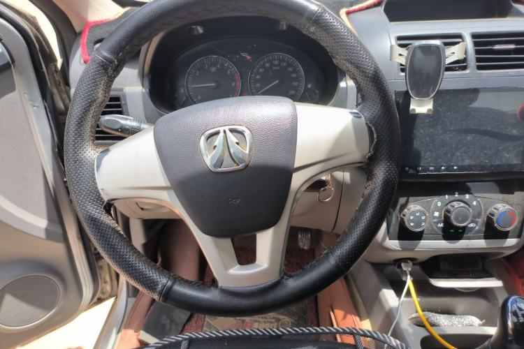 Used BAIC Weiwang M20 2014 1.5L practical type BJ415A Steering Wheel
