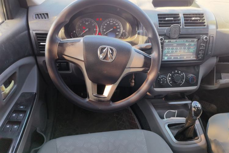 Used BAIC Weiwang M20 2014 1.5L practical type BJ415A Steering Wheel