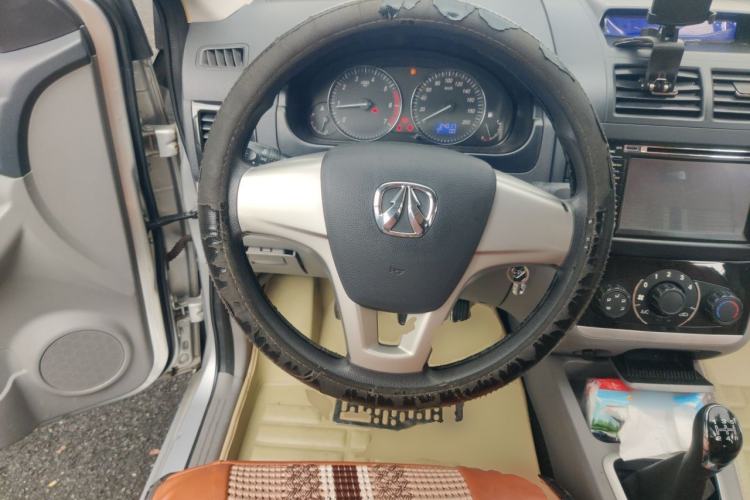 Used BAIC Weiwang M20 2014 1.5L practical type BJ415A Steering Wheel