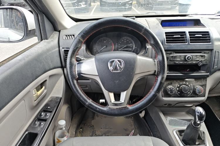 Used BAIC Weiwang M20 2014 1.5L practical type BJ415A Steering Wheel