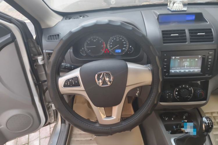 Used BAIC Weiwang M20 2014 1.5L Comfort version DAM15DL Steering Wheel
