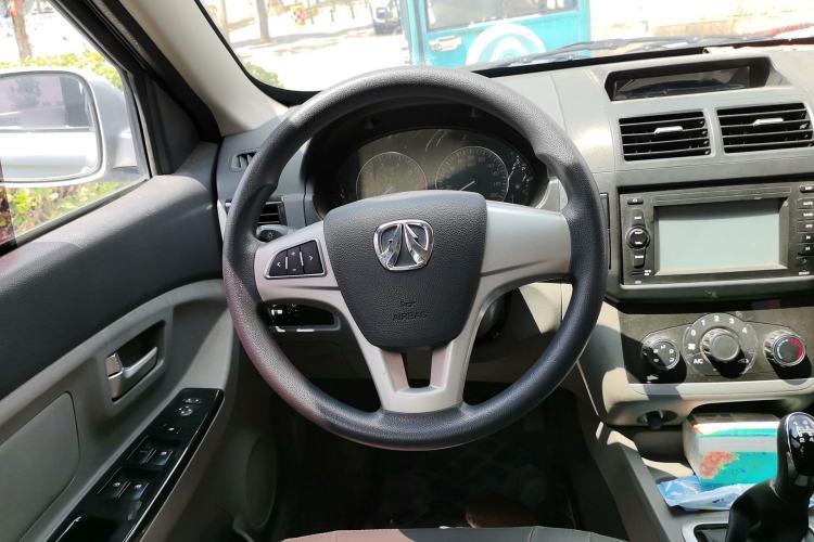 Used BAIC Weiwang M20 2014 1.5L Ultra-Luxury DAM15DL Steering Wheel