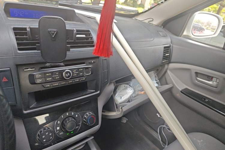 Used BAIC Weiwang M20 2014 1.5L practical type BJ415A Audio And AC Panel