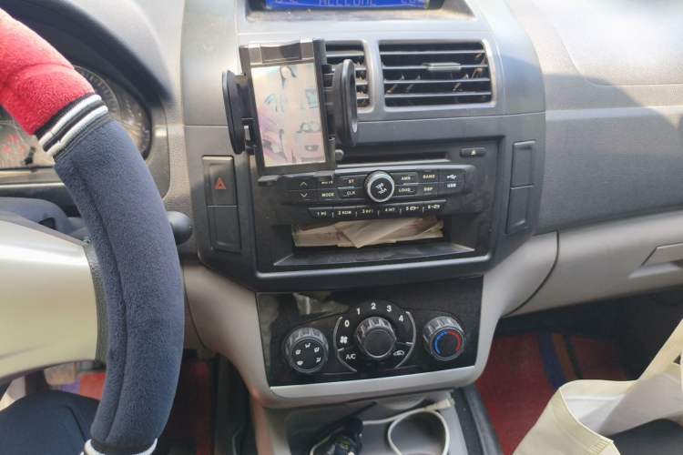 Used BAIC Weiwang M20 2014 1.5L practical type BJ415A Audio And AC Panel