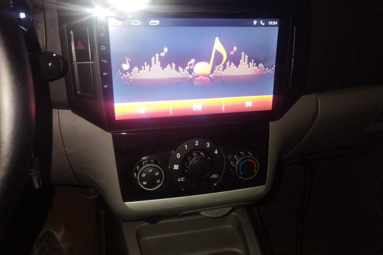 Used BAIC Weiwang M20 2014 1.5L practical type BJ415A Audio And AC Panel