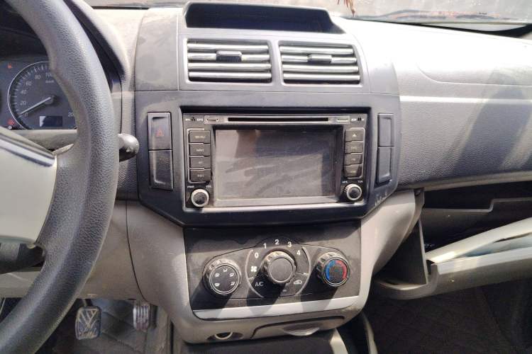 Used BAIC Weiwang M20 2014 1.5L practical type BJ415A Audio And AC Panel