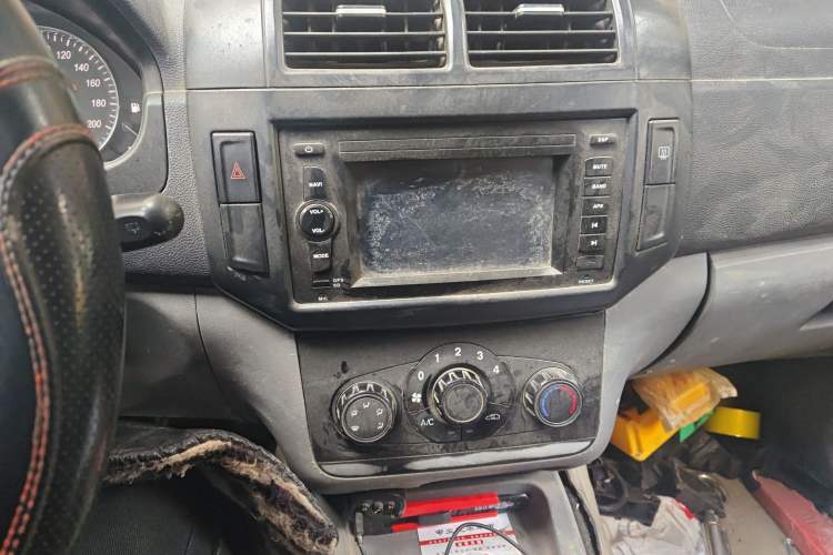 Used BAIC Weiwang M20 2014 1.5L practical type BJ415A Audio And AC Panel