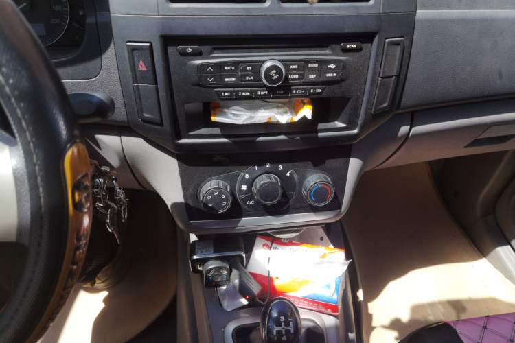 Used BAIC Weiwang M20 2014 1.5L Basic Version DAM15DL Audio And AC Panel