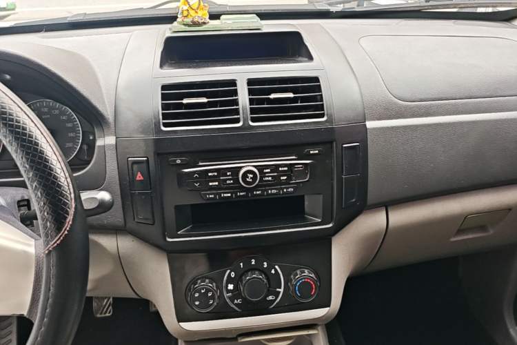 Used BAIC Weiwang M20 2014 1.5L Basic Version DAM15DL Audio And AC Panel