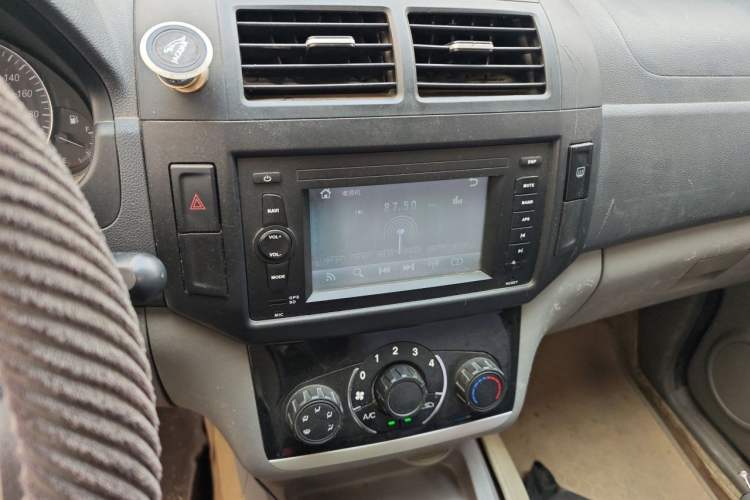 Used BAIC Weiwang M20 2014 1.5L Comfort version DAM15DL Audio And AC Panel