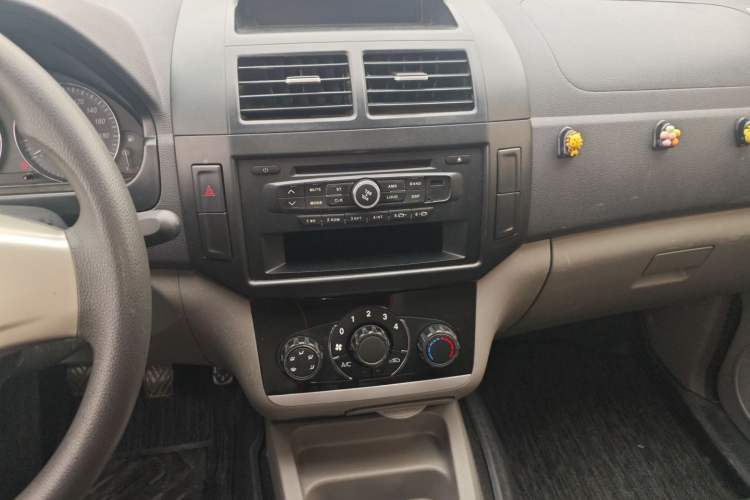 Used BAIC Weiwang M20 2014 1.5L practical type BJ415A Audio And AC Panel