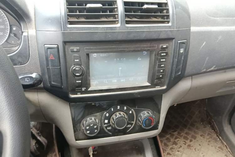 Used BAIC Weiwang M20 2014 1.5L Comfort Version BJ415B Audio And AC Panel