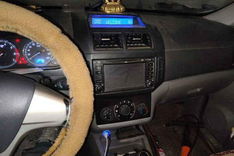 Used BAIC Weiwang M20 2014 1.5L practical type BJ415A Audio And AC Panel