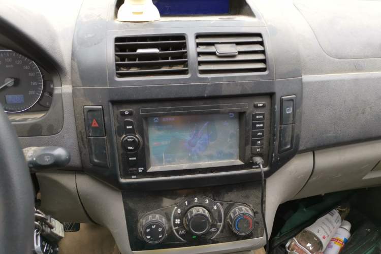 Used BAIC Weiwang M20 2014 1.5L Comfort version DAM15DL Audio And AC Panel