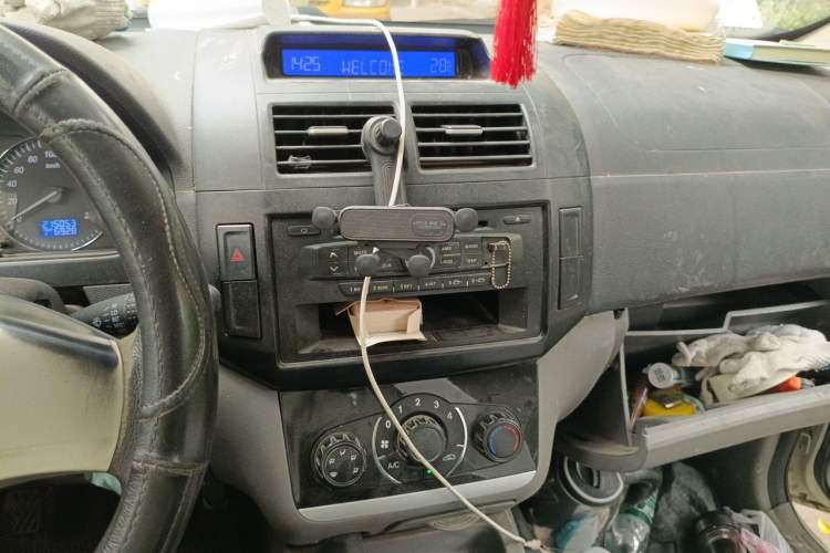 Used BAIC Weiwang M20 2014 1.5L practical type BJ415A Audio And AC Panel