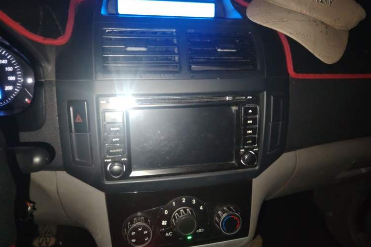 Used BAIC Weiwang M20 2014 1.5L practical type BJ415A Audio And AC Panel