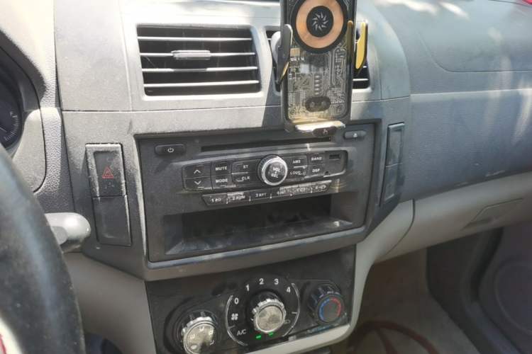 Used BAIC Weiwang M20 2014 1.5L Basic Version BJ415B Audio And AC Panel