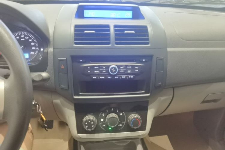 Used BAIC Weiwang M20 2014 1.5L practical type BJ415A Audio And AC Panel