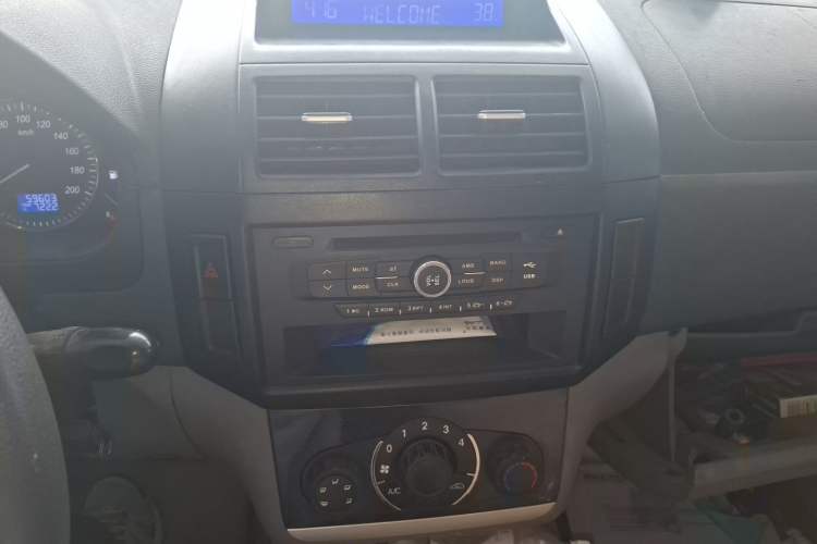 Used BAIC Weiwang M20 2014 1.5L practical type BJ415A Audio And AC Panel