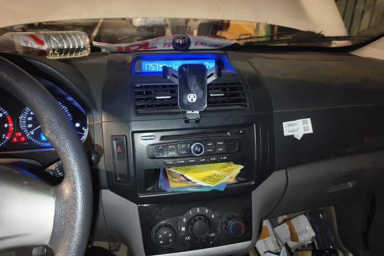 Used BAIC Weiwang M20 2014 1.5L practical type BJ415A Audio And AC Panel