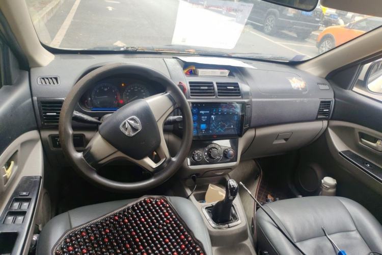 Used BAIC Weiwang M20 2014 1.5L practical type BJ415A Center Console