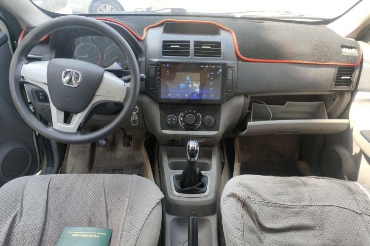 Used BAIC Weiwang M20 2014 1.5L Basic Version BJ415B Center Console