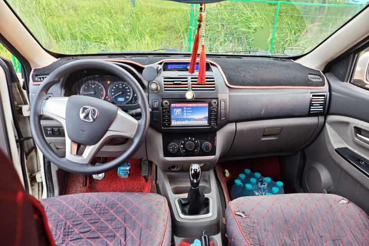 Used BAIC Weiwang M20 2014 1.5L Basic Version DAM15DL Center Console