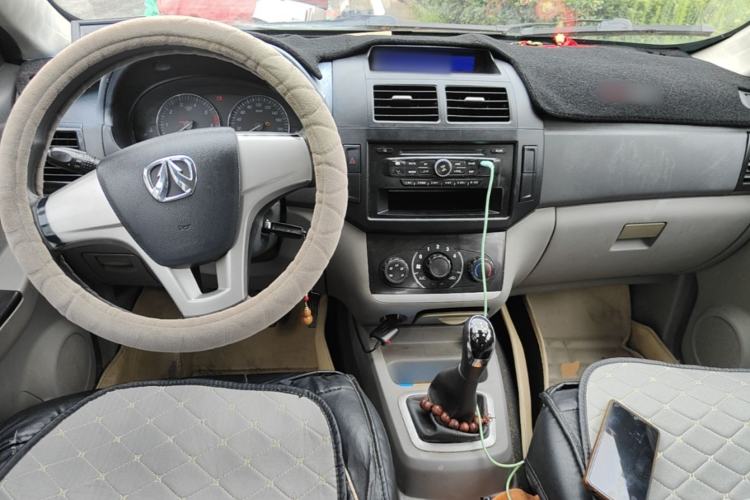 Used BAIC Weiwang M20 2014 1.5L Basic Version DAM15DL Center Console