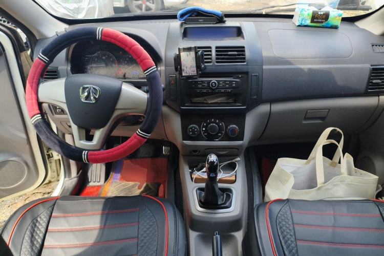 Used BAIC Weiwang M20 2014 1.5L practical type BJ415A Center Console