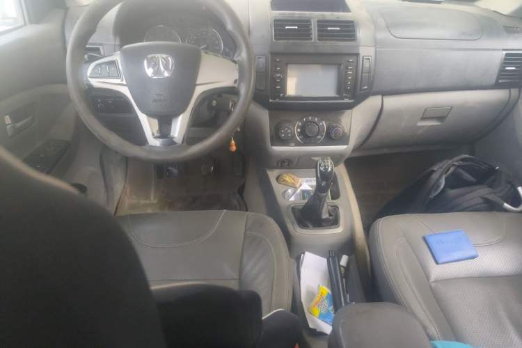 Used BAIC Weiwang M20 2014 1.5L Luxury DAM15DL Center Console