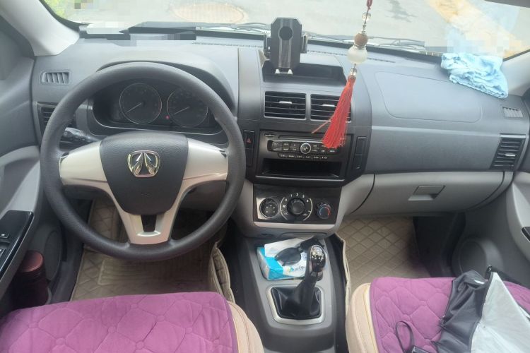Used BAIC Weiwang M20 2014 1.5L Basic Version DAM15DL Center Console