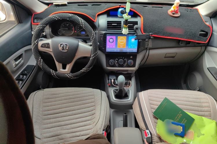 Used BAIC Weiwang M20 2014 1.5L Comfort Version BJ415B Center Console