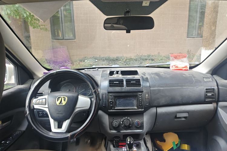 Used BAIC Weiwang M20 2014 1.5L practical type BJ415A Center Console