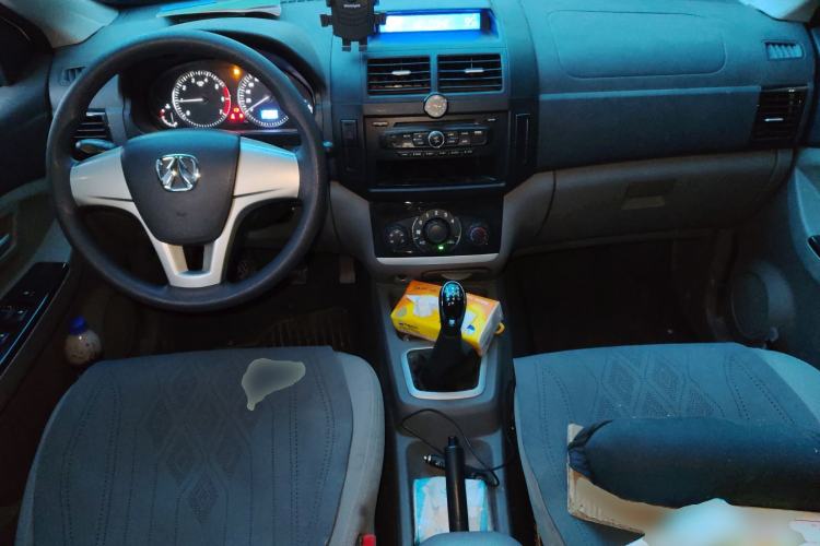 Used BAIC Weiwang M20 2014 1.5L Basic Version DAM15DL Center Console