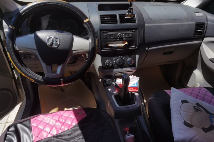 Used BAIC Weiwang M20 2014 1.5L Basic Version DAM15DL Center Console