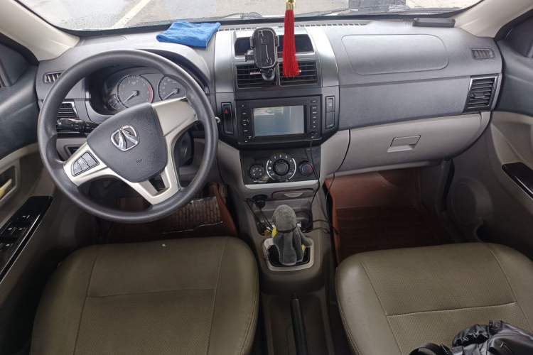 Used BAIC Weiwang M20 2014 1.5L Comfort Version BJ415B Center Console