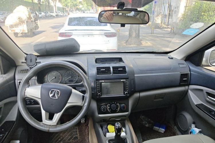 Used BAIC Weiwang M20 2014 1.5L practical type BJ415A Center Console