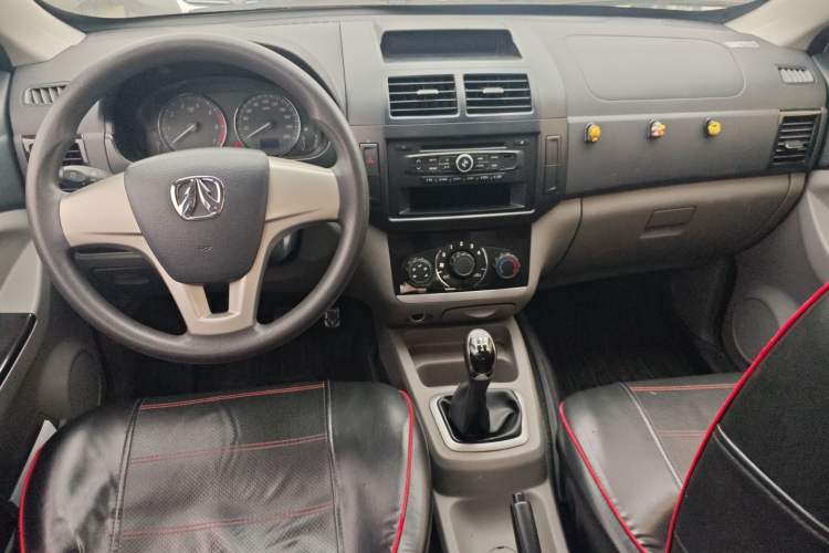 Used BAIC Weiwang M20 2014 1.5L practical type BJ415A Center Console