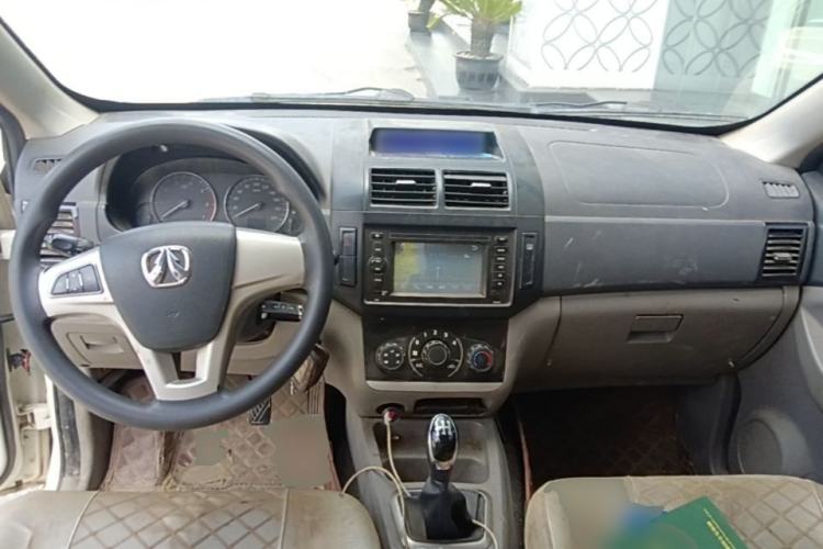 Used BAIC Weiwang M20 2014 1.5L Comfort Version BJ415B Center Console