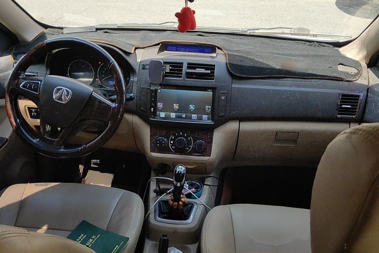Used BAIC Weiwang M20 2014 1.5L Comfort version DAM15DL Center Console