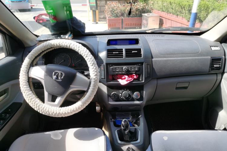 Used BAIC Weiwang M20 2014 1.5L practical type BJ415A Center Console